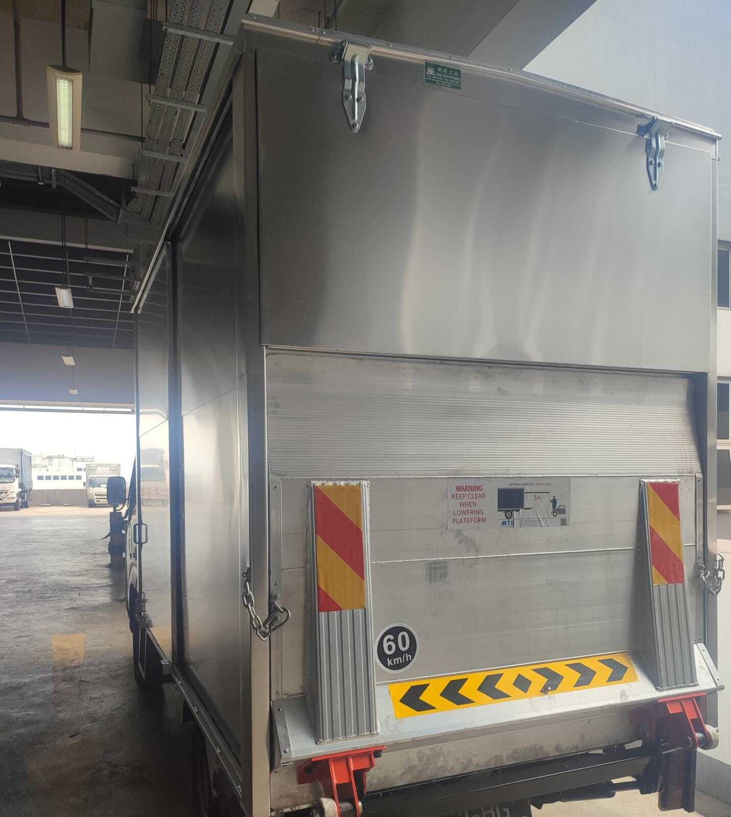 Lorry Tailgate flip door