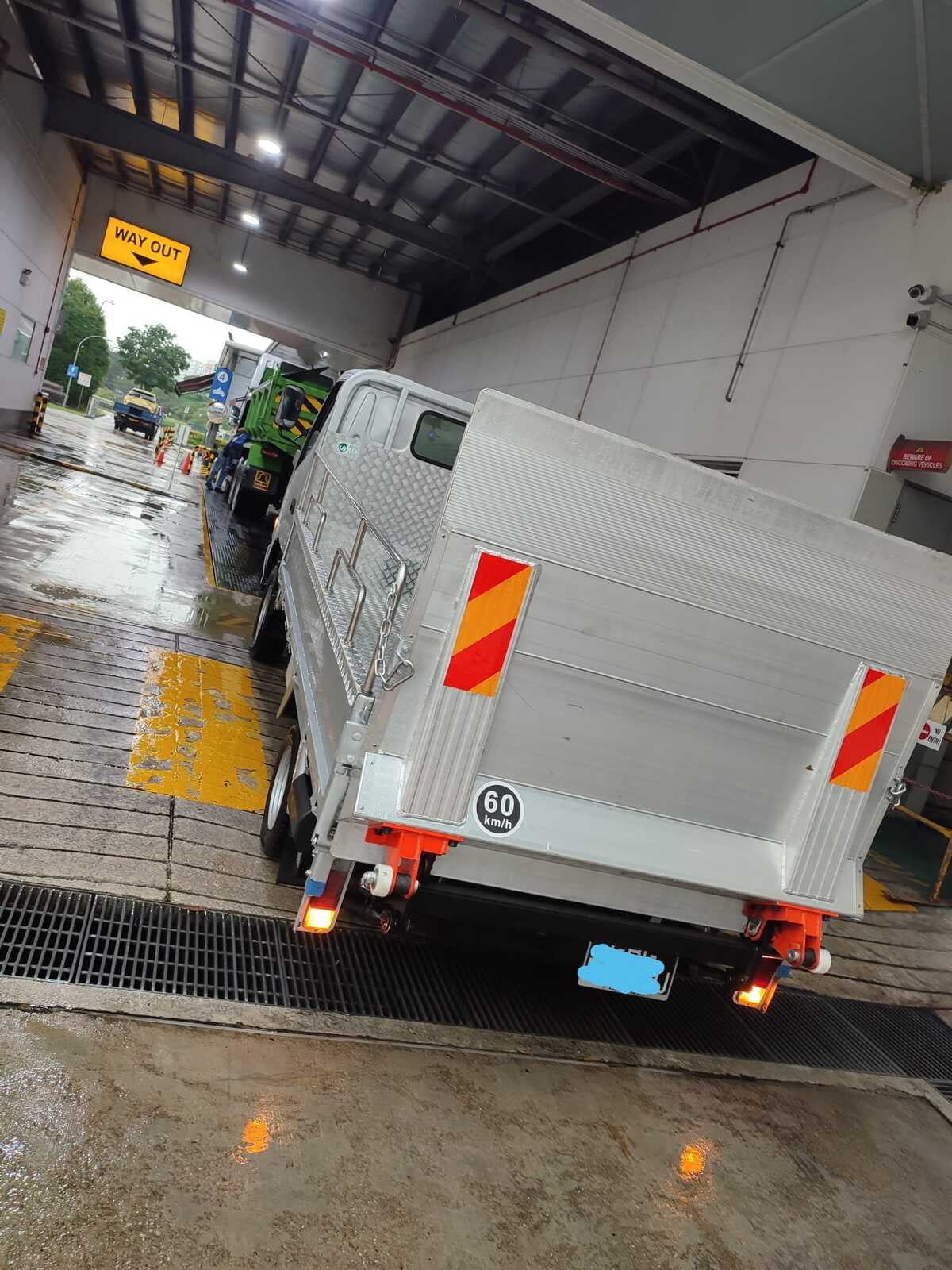 Lorry tailgate open truck